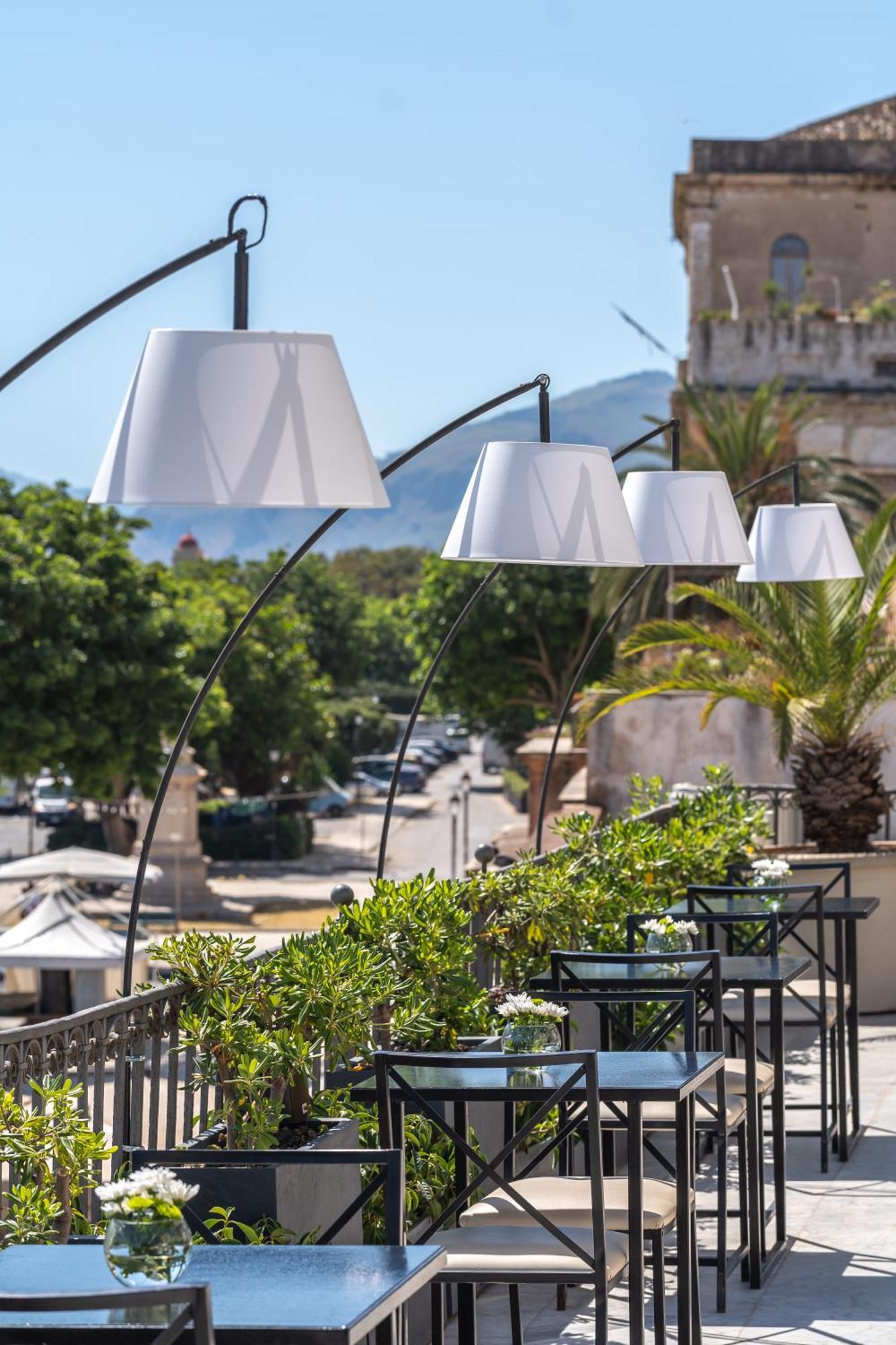 L' Hotellerie Easy Suites Palermo Bagian luar foto